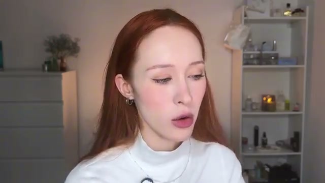 @val_foche reviewing Romand Glasting Color Gloss at 17:03 in a YouTube Shorts video