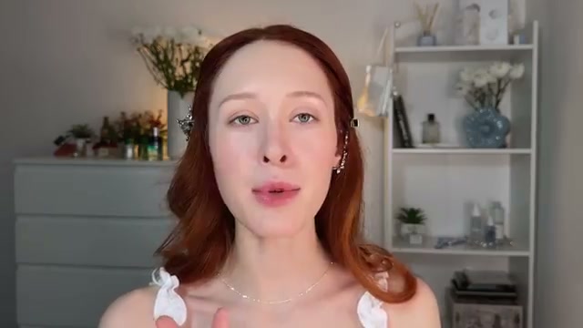 @val_foche reviewing SKIN1004 SKIN1004 Madagascar Centella Light Cleansing Oil at 06:02 in a YouTube Shorts video
