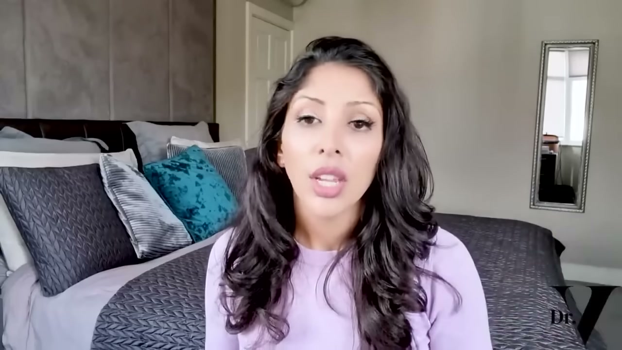 @vanitarattan reviewing Dr. Vanita Rattan Facial Pigmentation Kit at 16:50 in a YouTube Shorts video