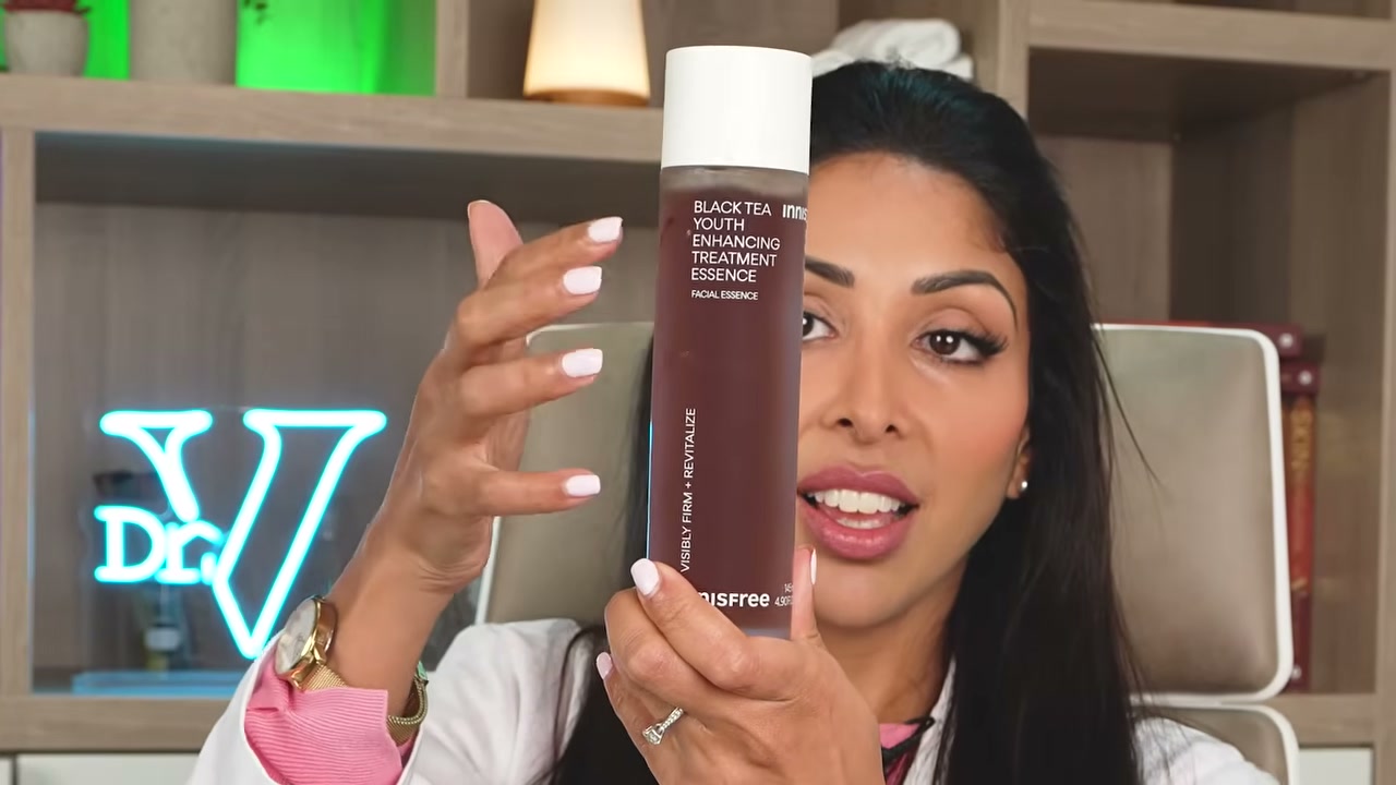 @vanitarattan reviewing innisfree Black Tea Youth Enhancing Treatment at 25:58 in a YouTube Shorts video