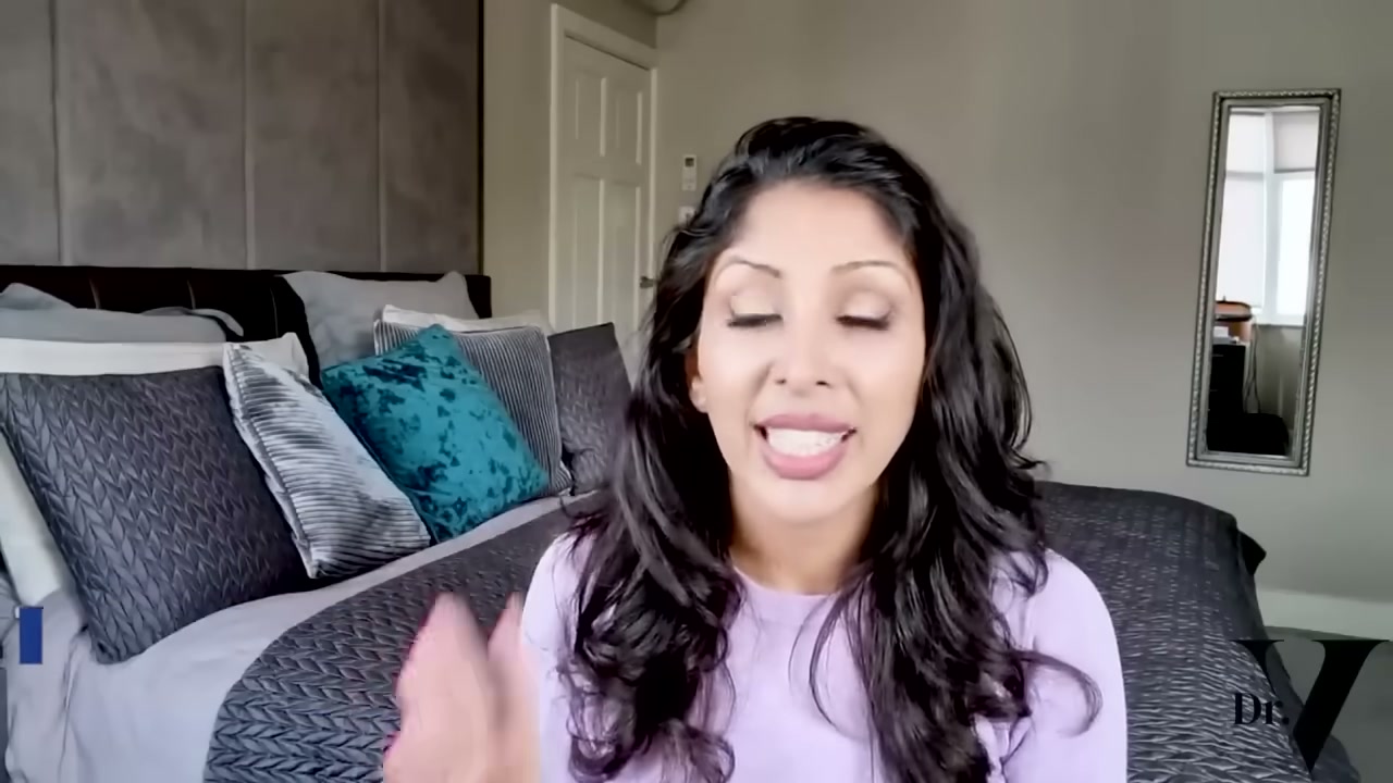 @vanitarattan reviewing Kiehl's Clearly Corrective Dark Spot Solution at 08:50 in a YouTube Shorts video