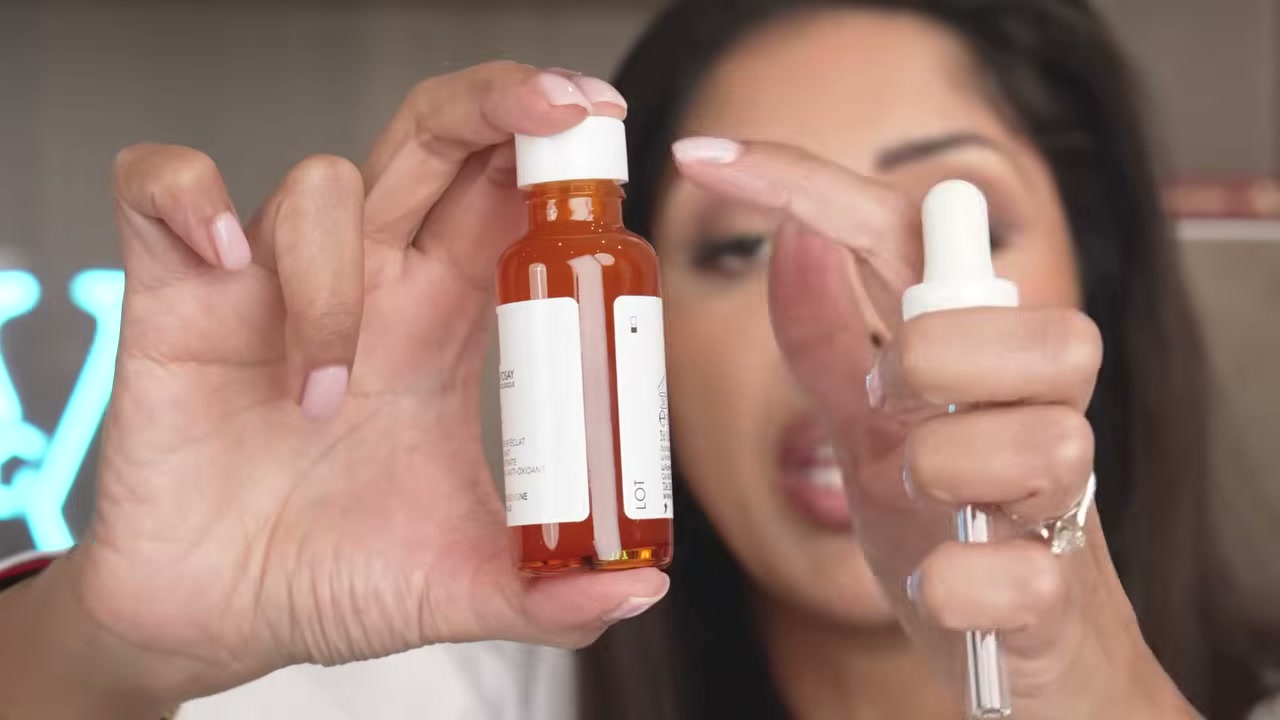 @vanitarattan reviewing La Roche-Posay Pure Vitamin C12 Anti-Wrinkle and Radiance Restoring Serum at 07:36 in a YouTube Shorts video