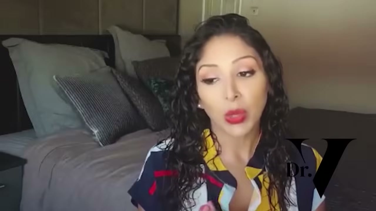 @vanitarattan reviewing Neutrogena Oil-Free Acne Moisturizer at 09:39 in a YouTube Shorts video