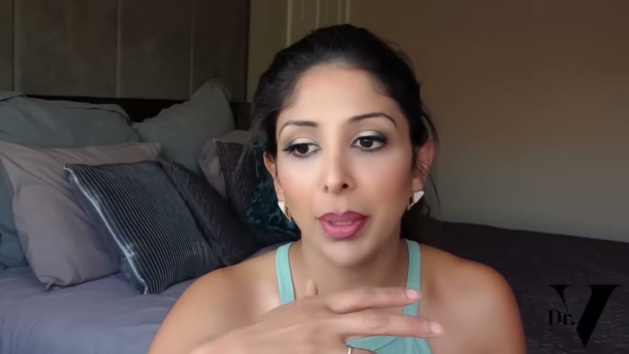 @vanitarattan reviewing Ole Henriksen Glow2oh Dark Spot Toner at 21:59 in a YouTube Shorts video
