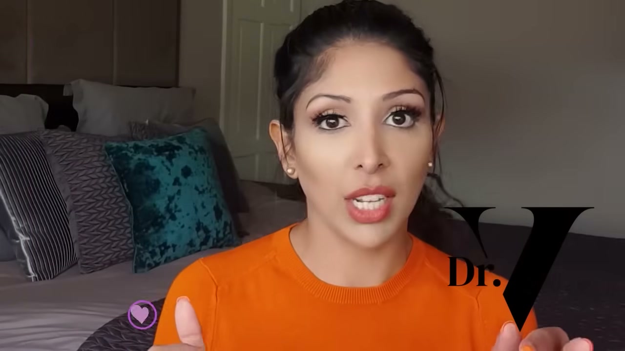 @vanitarattan reviewing Purito Centella Green Level Calming Toner at 01:24 in a YouTube Shorts video