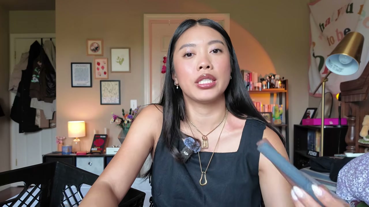 @vivnguyenbeauty reviewing Romand Han All Fix Mascara at 30:28 in a YouTube Shorts video