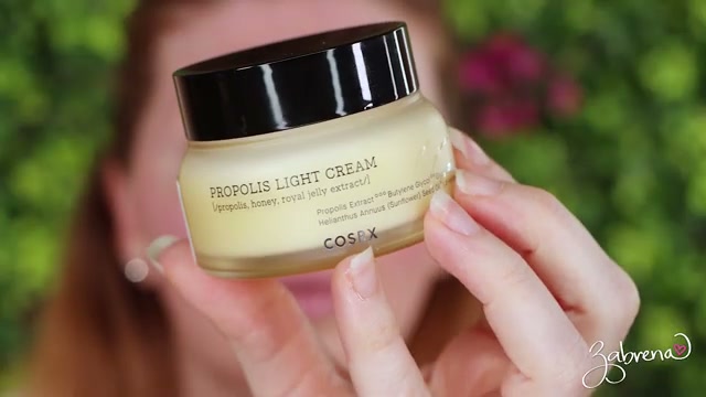 @zabrena reviewing COSRX Propolis Light Cream at 04:32 in a YouTube Shorts video